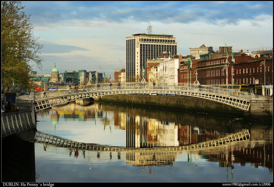 DUBLIN Ha Penny`s bridge1b.jpg