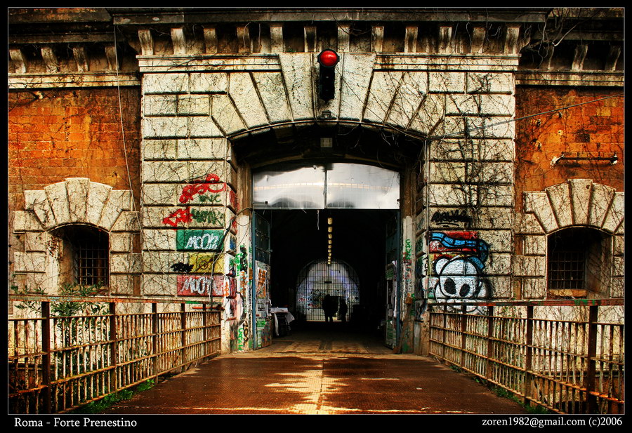 Forte Prenestino entrance1b.jpg